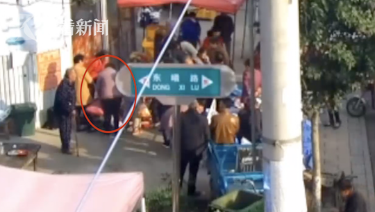 小妹被土匪害死，他怒火中燒，帶部隊(duì)回老家剿匪