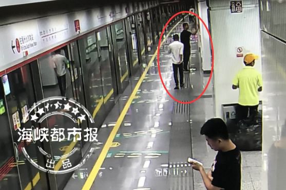 自稱公安局電話讓我說具體住址信息_泰柬邊境沖突后居民撤離到寺廟內(nèi)休息