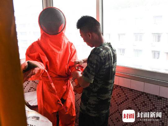 極客傳媒 是騙子么_村民上山挖竹筍撿到神秘儀器 擔(dān)心會(huì)爆炸又放回原處