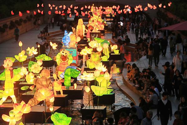 如何批量抓取網站上的圖片_明年宏觀政策如何發(fā)力？專家解讀