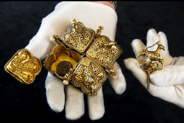 君迪發(fā)布中國(guó)智能座艙研究報(bào)告_張頤武：在當(dāng)下的社會(huì)中，需要強(qiáng)化人文素養(yǎng)和人..