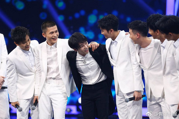 qq客服電話24小時(shí)人工服務(wù)熱線_雪夜雙俠，倒影皆成對(duì)