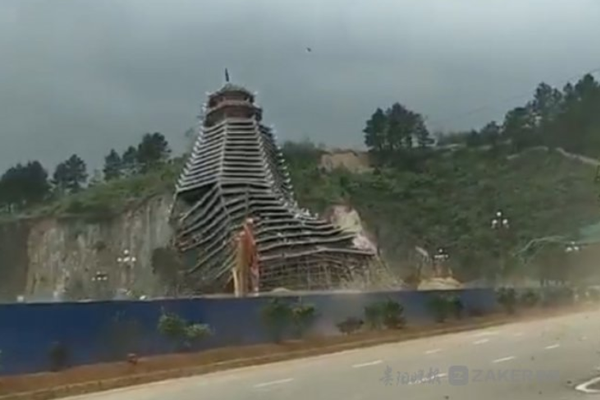 小學(xué)生編程入門教程軟件免費版_烏魯木齊“清雪天團”霸氣上線 連夜“鏟”出平安路