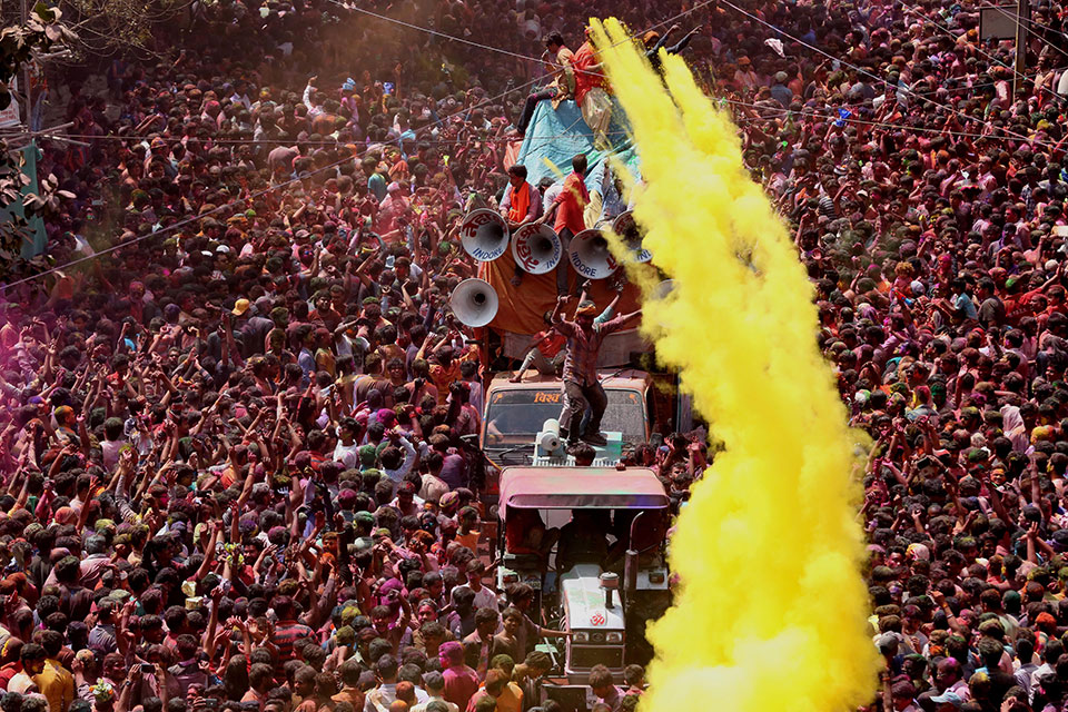 小學(xué)生編程入門教程軟件免費版_烏魯木齊“清雪天團”霸氣上線 連夜“鏟”出平安路